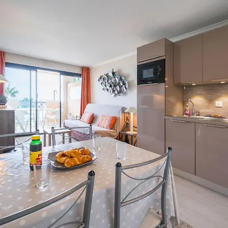 Апартаменты Azurea, Vue Avec Ses 2 Piscines Канны