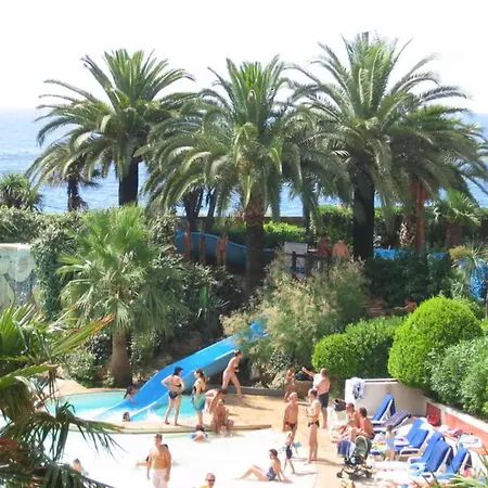 Azurea, Vue Avec Ses 2 Piscines